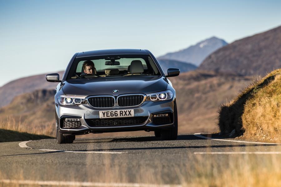  BMW 520d Sedan M Sport 2017 года  (UK) (фото 9 из 40)